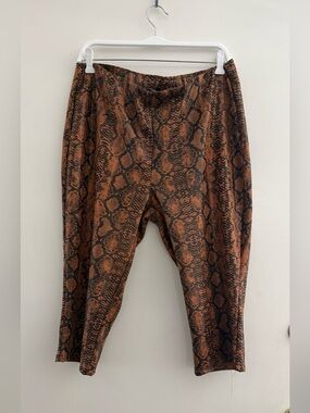 Plus Size Snake-Print Brown capri leggings